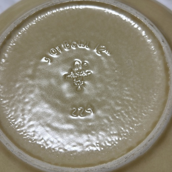 Pfaltzgraff 3 qt 12” serving bowl rare find - Picture 2 of 4